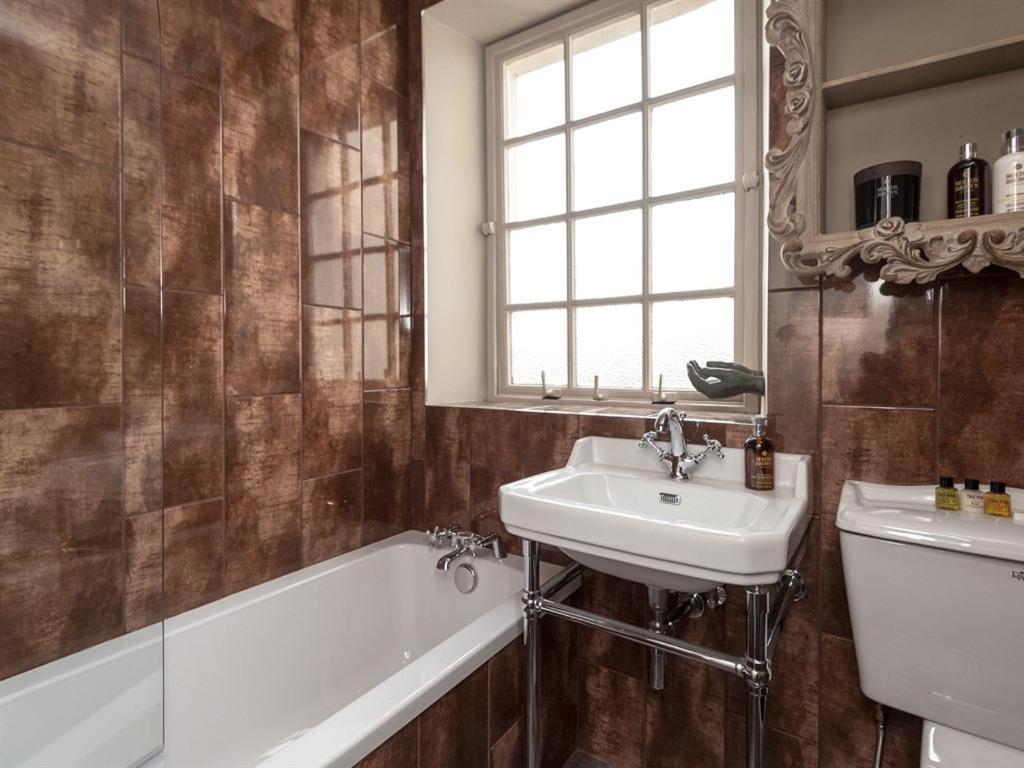 Canongate Luxury Homestay Edinburgh Exterior foto